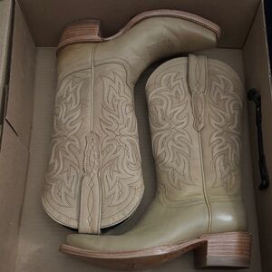 Women's Tan Western Boots